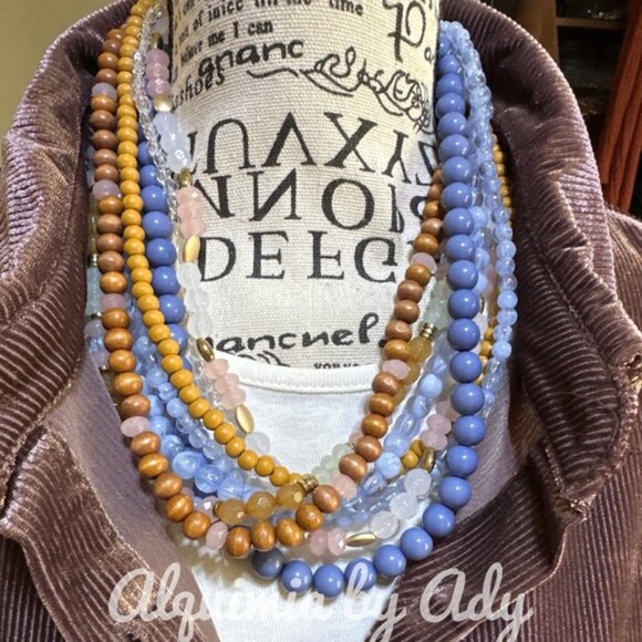 Layered colorful statement short necklace - Picture 2 of 2